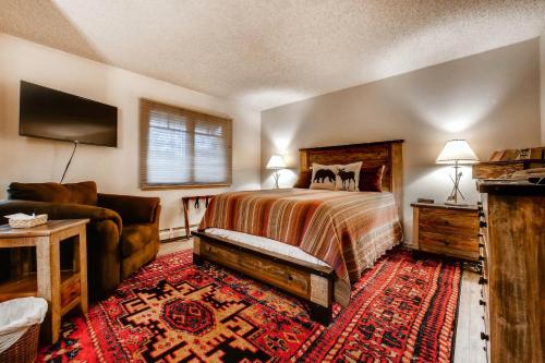 Phoenix 116 - Studio Steamboat Springs Colorado