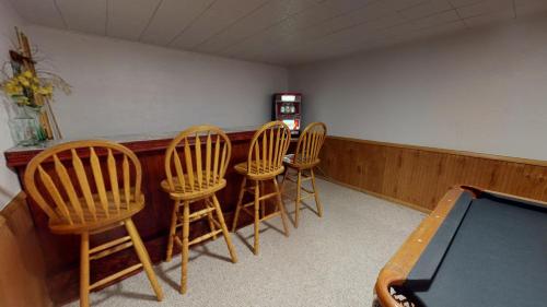 Central 4BR Get Away-Pool Table-Fire Place-Slot Machine - main image