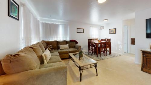 Central 4BR Get Away-Pool Table-Fire Place-Slot Machine - image 2