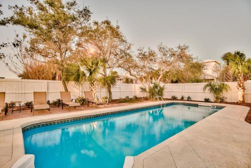SeaBlue of Destin Pool & Beach House - image 4
