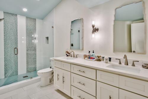 SeaBlue of Destin Pool & Beach House - image 7