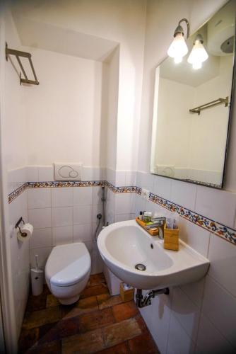 Studio Apartment image 7