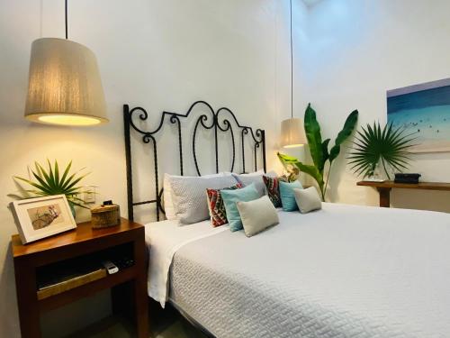 Deluxe King Suite image 10