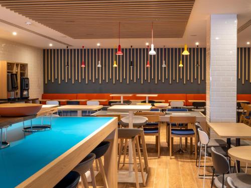 อาหารและเครื่องดื่ม, ฮอลิเดย์ อินน์ เอ็กซ์เพรส นีซ แกรนด์ อารีนาส บาย ไอเอชจี (Holiday Inn Express Nice Grand Arenas By IHG) in โกต ดาซูร์ แอร์พอร์ต