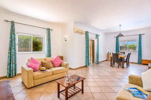Villa Elenor Grande - Central - 3 adjoining villas pool table table tennis heated pool large villa for big groups - image 3