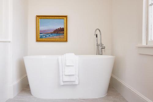 288567012 Kennebunkport Captains Collection