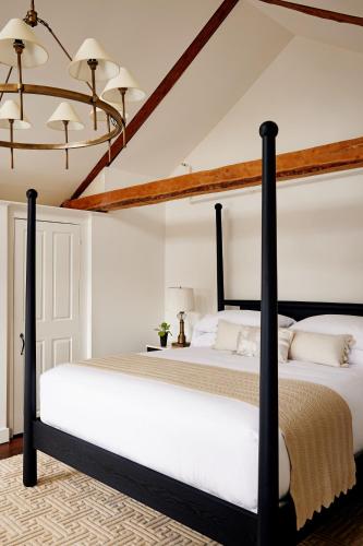288567846 Kennebunkport Captains Collection