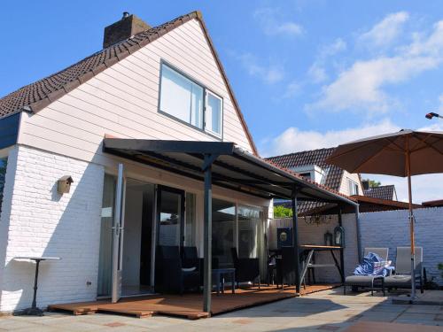  Lovely Holiday Home in Noordwijkerhout near Lake, Pension in Noordwijkerhout bei Hillegom