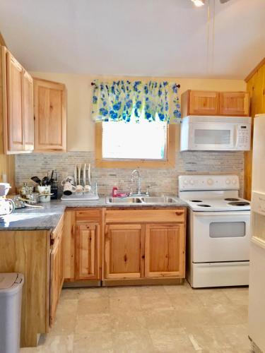 Cabin #3 waterview w/stairs to waterfront Lake Livingston Texas - main image