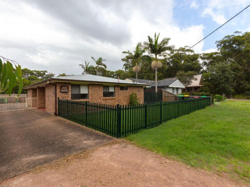 Jade Gardens Pet Friendly, Hawks Nest