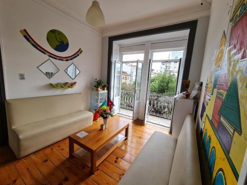 Shangri-La Hostel Anjos, Лиссабон