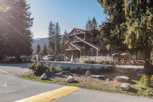 Riverside Resort - Accommodation - Whistler Blackcomb