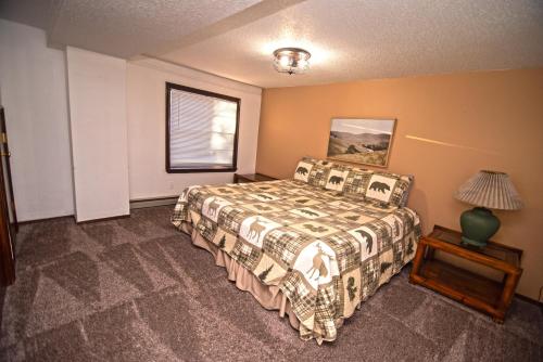 Huge Ruidoso Retreat with Game Room, Pool, 2 Balconies, 2 Kitchens - Sleeps 17! Huge Ruidoso Retreat with Game Room, Pool, 2 Balconies, 2 Kitchens - Sleeps 17!