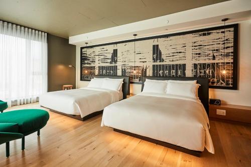 The Prestige Room - 2 Queen Beds image 3