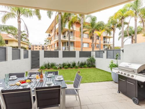 Kristie Court 3 7 Weatherly Close with air con and close to the beach