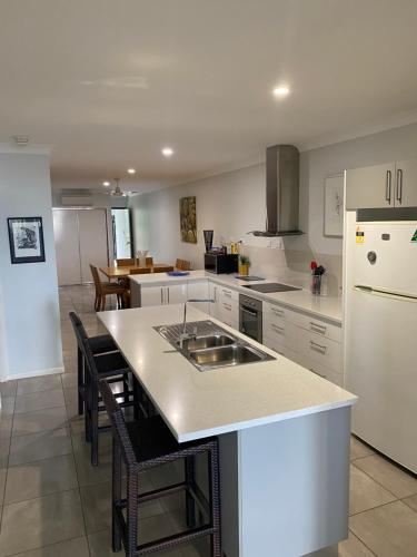 Cooktown Harbour View Luxury Apartments in 쿡타운