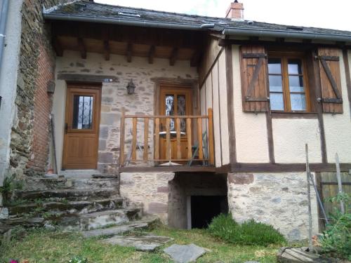 Petite maison centre Pompadour gîte à louer Lascaux