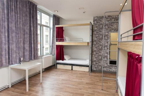 room detail thumbnail 2