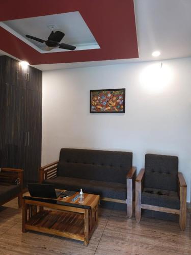 Traven Homes Asta Suits