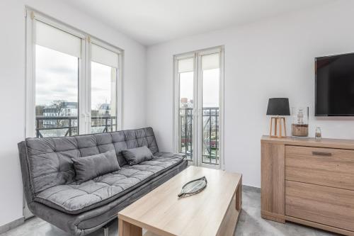 Three-Bedroom Apartment image 5