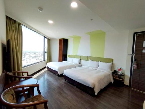 room detail thumbnail 2