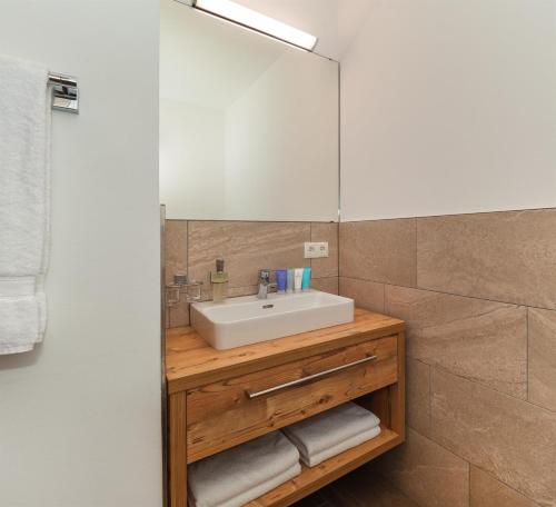 Three-Bedroom Apartment with Bath