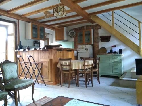 petite maison centre Pompadour gîte à louer Saint-Sornin-Lavolps