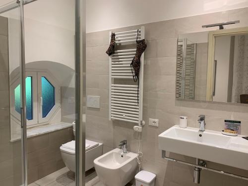 Bathroom, Affittacamere Sapore di Mare in Levanto