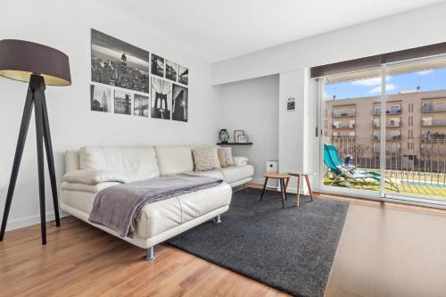  LOVELY NEW APARTMENT 5 Min WALK TRAIN STATION 7 Min TO CALAFELL BEACH in Calafell
