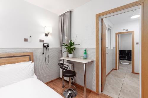 Argyle Apart Hotel - image 4