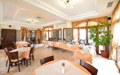 Restaurant, Yannis Hotel in Kavala