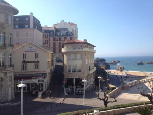 Le Petit Hôtel - Hôtel - Biarritz