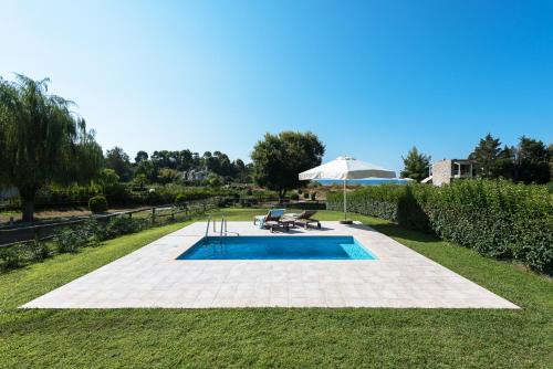 Azapiko Dream Villa by Luxlikehome