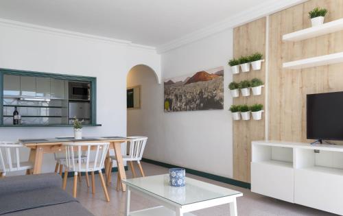 Apartamentos La Tegala - image 2
