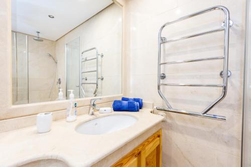 Beachside San Pedro Holiday Rental - image 4
