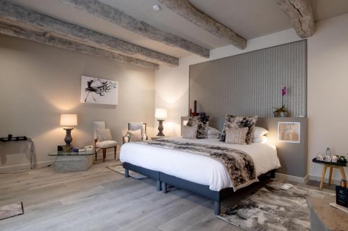 Deluxe King Room