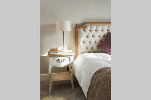 3 Bedroom Tudor House, Hampton Court gîte à louer Teddington Railway Station