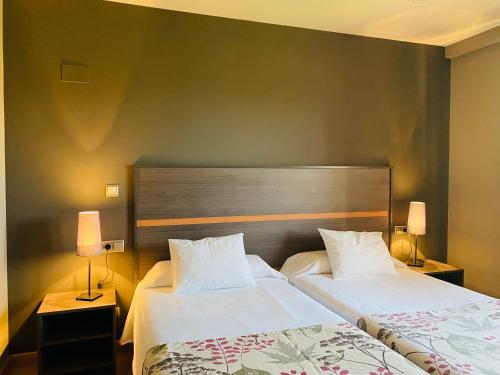 2 twin beds