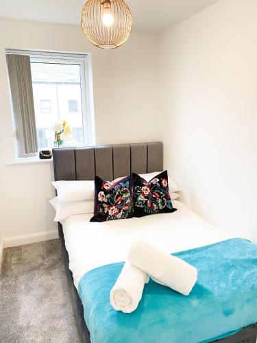 Tudors eSuites Luxury 3 Bed House Garden and Netflix