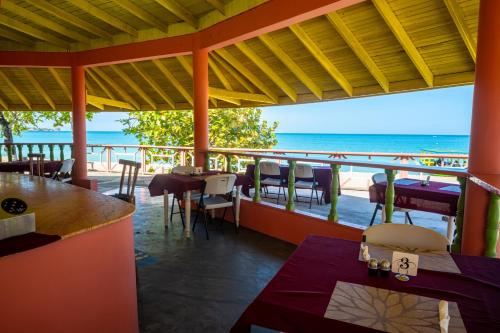 Restaurante, Shields Negril Villas in Negril
