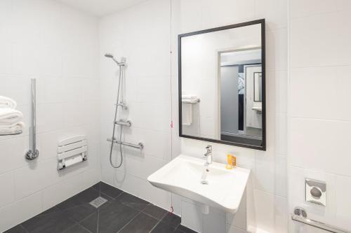 Crowne Plaza Plymouth an IHG Hotel - image 7