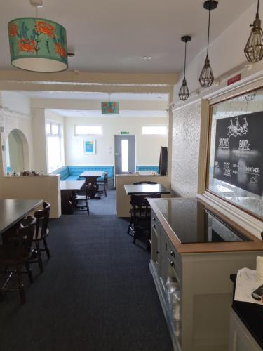 The Trelinda Guest House - image 3