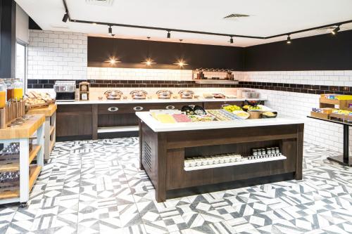 Crowne Plaza Plymouth an IHG Hotel - image 2