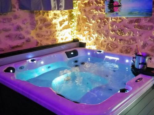 Gîte Love Dreams Jacuzzi privatif (Gite Love Dreams Jacuzzi privatif) in ฌีญัค