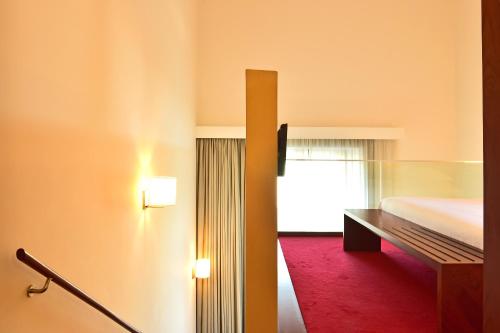 2 twin beds, 1 sofa bed