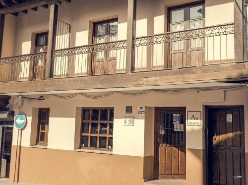  APARTAMENTOS LA JACOBA., Ferienwohnung in Cabezuela del Valle