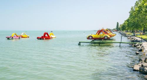 Villa-Negra Retro Panzió – Balatonfoldvar, AZ