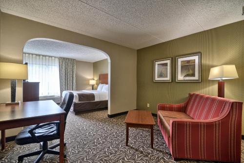 Clarion Inn & Suites - University Area in Cortland, USA