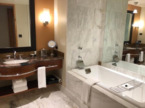 Grand Hyatt Seattle - image 5