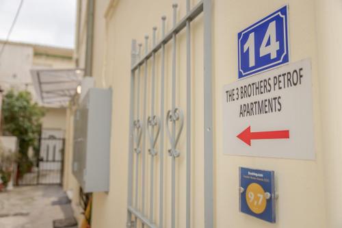 The 3 Brothers' Apts 5